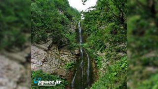 آبشار آلوچال در فاصله 11 کیلومتری اقامتگاه کوهنوردان زولان جنگل ابر - شاهرود - روستای ابر